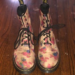 Floral Dr. Martens,LIKE NEW! Gr8for fall! 🍁 🍂